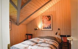 Postel nebo postele na pokoji v ubytování 3 Bedroom Lovely Home In Knebel