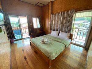 Postel nebo postele na pokoji v ubytování Baan Kokaew Chiang Khan + 15 fotografií