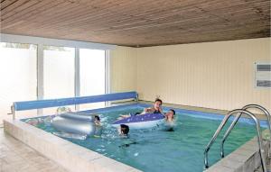 Swimmingpoolen hos eller tæt på 3 Bedroom Amazing Home In Fars