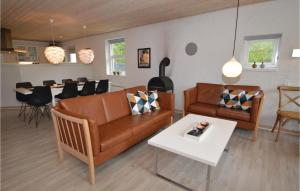 Зона вітальні в Stunning Home In Blvand With 4 Bedrooms, Sauna And Wifi