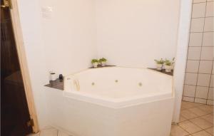 Koupelna v ubytování Holiday Home Horns Bjerge Blåvand Xi