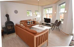 Posezení v ubytování Holiday Home Horns Bjerge Blåvand Xi