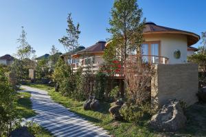 a house with a pathway in front of it at GRAND CHARIOT Hokutoshichisei 135° in Awaji