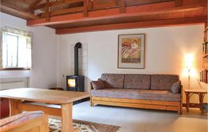 Posezení v ubytování Three-Bedroom Holiday Home In Kirke Eskilstrup