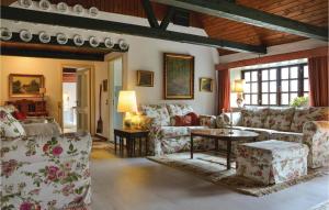 Posezení v ubytování Three-Bedroom Holiday Home In Kirke Eskilstrup