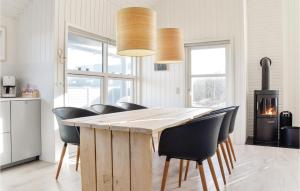 Η κουζίνα ή μικρή κουζίνα στο Two-Bedroom Holiday Home In Ulfborg