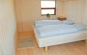 Postel nebo postele na pokoji v ubytování Holiday Home Tingodden Ix