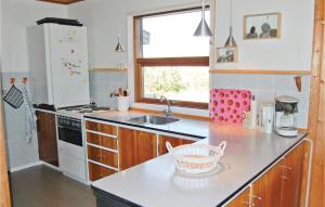 Kuchyň nebo kuchyňský kout v ubytování Holiday Home Tingodden Ix