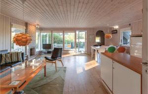 Fotografie z fotogalerie ubytování Three-Bedroom Holiday Home In Asperup v destinaci Asperup