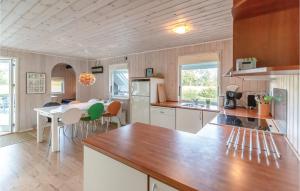Fotografie z fotogalerie ubytování Three-Bedroom Holiday Home In Asperup v destinaci Asperup