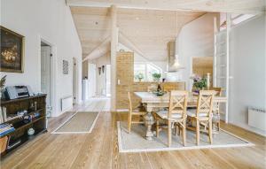 Μια τηλεόραση ή/και κέντρο ψυχαγωγίας στο Holiday Home Barsbæklund Aabenraa Xii
