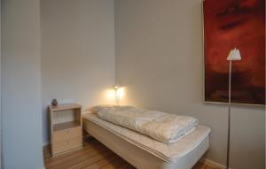 Postel nebo postele na pokoji v ubytování Beautiful Apartment In Ebeltoft With Sauna