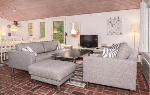 Posezení v ubytování Holiday Home Søren Gades Mark Blåvand Vi