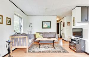 TV a/nebo společenská místnost v ubytování Two-Bedroom Holiday Home In Sydals + 8 fotografií