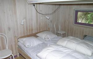 Postel nebo postele na pokoji v ubytování 3 Bedroom Lovely Home In Hals