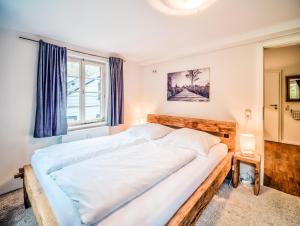 En eller flere senge i et værelse på Ferienwohnung To Hous