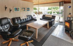 O zonă de relaxare la Amazing Home In Broager With Wifi