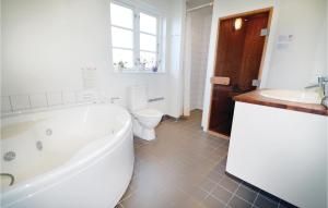 Koupelna v ubytování Holiday Home Sælvej