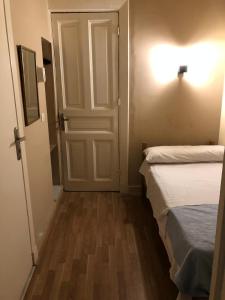Katil atau katil-katil dalam bilik di Tulip Hotel