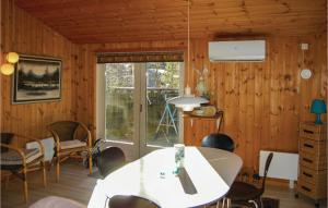 Posezení v ubytování Holiday Home Pandrup With Hot Tub V + 6 fotografií
