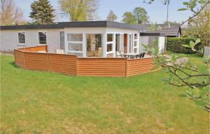 a house with a large deck in the yard at Mindegården in Hejls