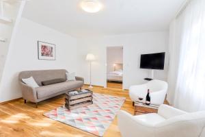 a living room with a couch and a tv at MALAT Ferienhaus in Furth