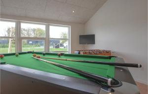 Biliár nebo kulečník v ubytování Four-Bedroom Holiday Home In Haderslev