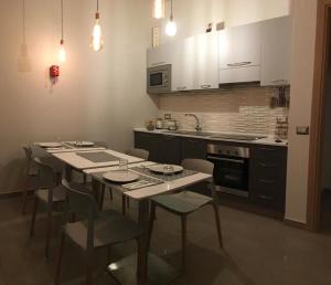 a kitchen with a table and chairs in a room at Mon Rêve in Camposano