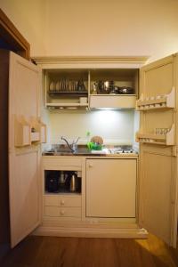 a small kitchen with a sink and a stove at BeeHouse - La Casa delle Api Agriturismo in Borso del Grappa