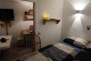 Un pat sau paturi într-o cameră la Le Necou - Reberty 2000