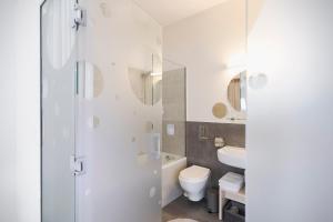 Koupelna v ubytování Art Hotel