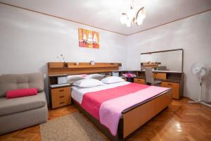 A bed or beds in a room at Vacation home, Ferienhaus KLAUDIA in Kraj, Mošćenička Draga near Opatija