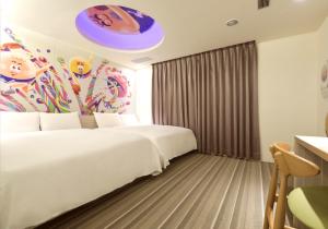 Postel nebo postele na pokoji v ubytování Whoops Hotel