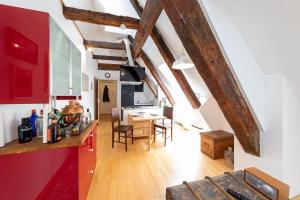 a kitchen and dining room with wooden floors and wooden beams at Gin-Department in Graz