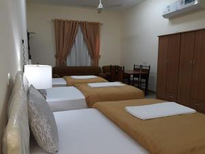 Cama ou camas em um quarto em Ahlam Villa Musandam