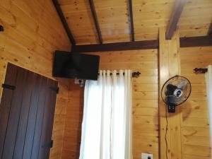 Een TV en/of entertainmentcenter bij The Cabin Ella
