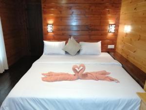 Een bed of bedden in een kamer bij The Cabin Ella
