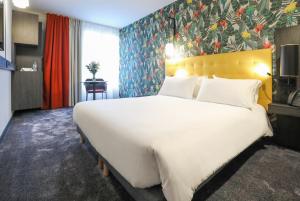 Postel nebo postele na pokoji v ubytování ibis Styles Puteaux Paris La Defense