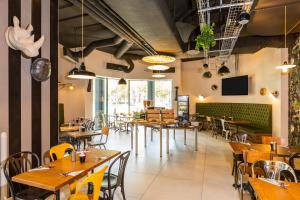 Restaurace v ubytování ibis Styles Puteaux Paris La Defense