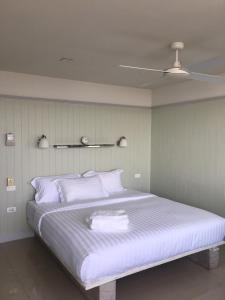 Postel nebo postele na pokoji v ubytování PierView Rooms