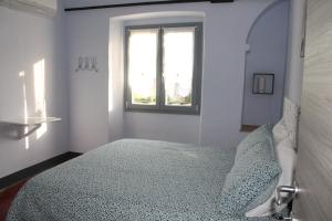 En eller flere senge i et værelse på La Giara