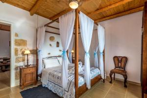 A bed or beds in a room at Villa Myrina with Sea View BY APOKORONAS-VILLAS Még 37 kép