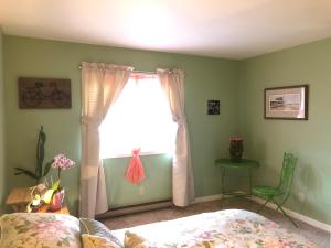 A bed or beds in a room at Yellow Door Bed and Breakfast