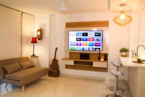 TV a/nebo společenská místnost v ubytování Waterfront studio at Fajardo, Puerto Rico