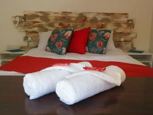 Katil atau katil-katil dalam bilik di King Protea Self Catering Accommodation in Erasmuskloof, Pretoria East
