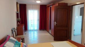 A bed or beds in a room at Apartments Marko Sutivan Insel Brać