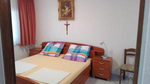 A bed or beds in a room at Apartments Marko Sutivan Insel Brać