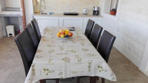 A kitchen or kitchenette at Apartments Marko Sutivan Insel Brać