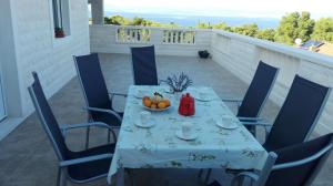 A balcony or terrace at Apartments Marko Sutivan Insel Brać