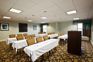 Бизнес-центр и/или конференц-зал в Holiday Inn Express Indianapolis Airport by IHG +60 фотографий